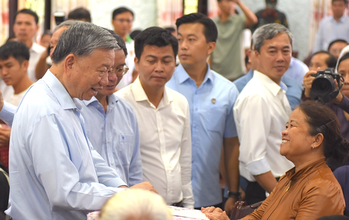 Tổng Bí thư yêu cầu khẩn trương khắc phục hậu quả mưa lũ để cuộc sống người dân sớm trở lại bình thường