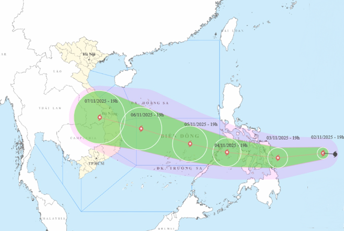 Bão mạnh đang hướng vào Biển Đông