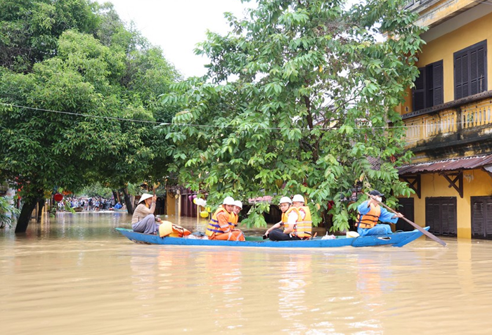 Điện lực miền Trung ghi nhận hàng trăm sự cố lưới điện, phần lớn đã được khôi phục
