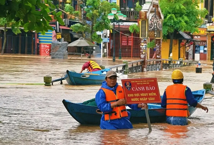 Tổng Bí thư gửi thư thăm hỏi đồng bào, cán bộ, chiến sỹ đang ứng phó, khắc phục hậu quả thiên tai