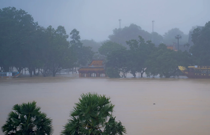 Mưa lũ khu vực miền Trung diễn biến phức tạp