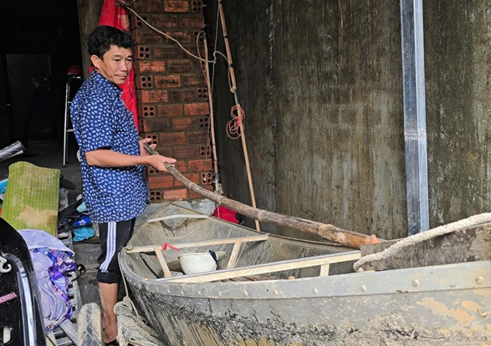 Khen thưởng người xuyên đêm cứu hơn 40 người trong rốn lũ