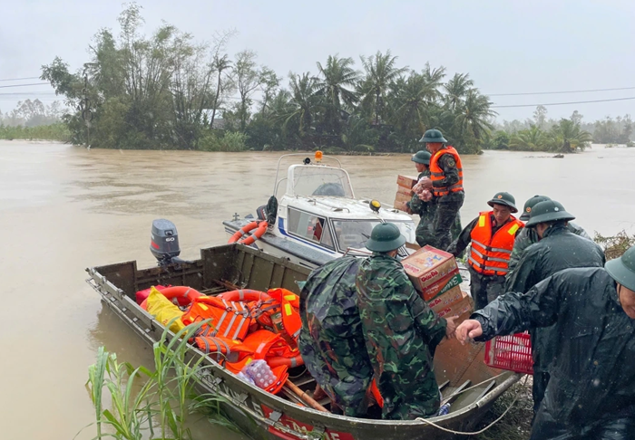 Huy động tổng lực ứng phó mưa lũ
