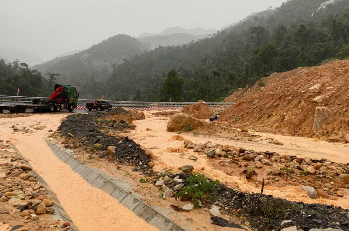 Triển khai các biện pháp ứng phó khẩn cấp mưa lũ khu vực miền Trung