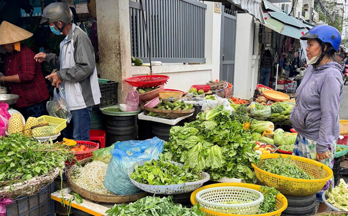 Tập trung khôi phục sản xuất kinh doanh, ổn định thị trường sau thiên tai