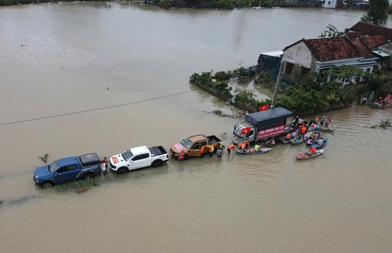 [Photo Story] Đắk Lắk khẩn trương khắc phục thiệt hại, ổn định đời sống người dân sau mưa lũ