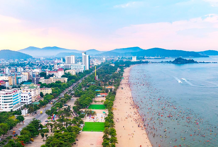 Nghệ An: Tổ chức nhiều hoạt động mừng năm mới ở biển Cửa Lò