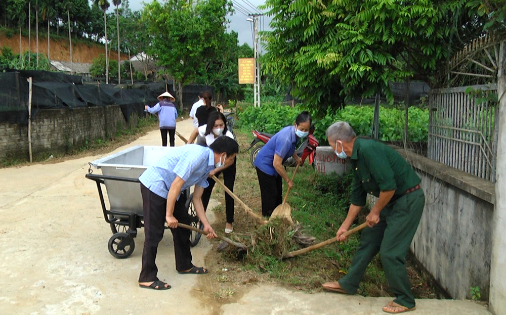 Người dân Điện Biên tham gia bảo vệ môi trường, xây dựng nông thôn mới