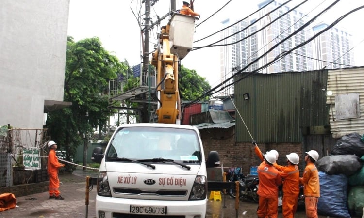 Điện lực miền Bắc sẵn sàng ứng phó, khắc phục sự cố điện do mưa bão