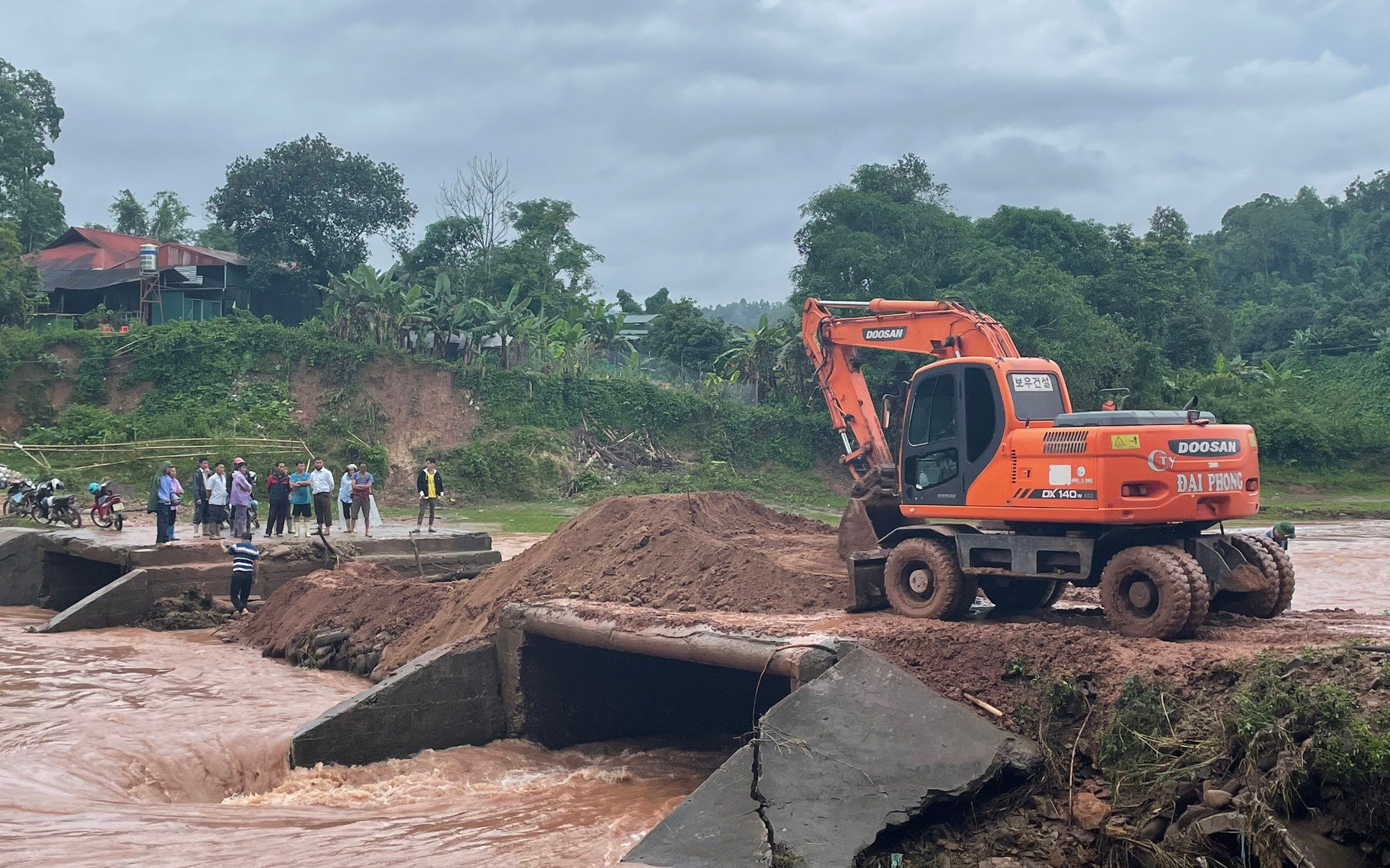 Kiên cố cơ sở hạ tầng giao thông, xây dựng ứng phó với bão số 3