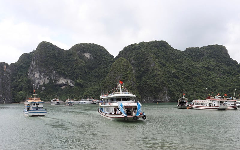 Quảng Ninh: Lắp đặt hệ thống kiểm soát thông tin, định vị cho tàu du lịch trên vịnh Hạ Long