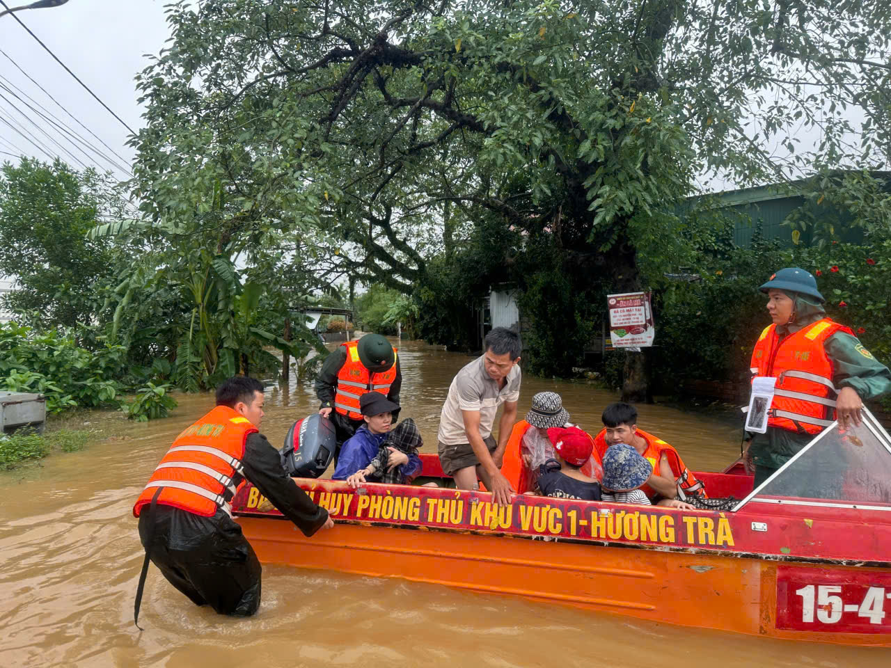 Huế chủ động ứng phó đợt mưa lớn, có nơi trên 1.000mm