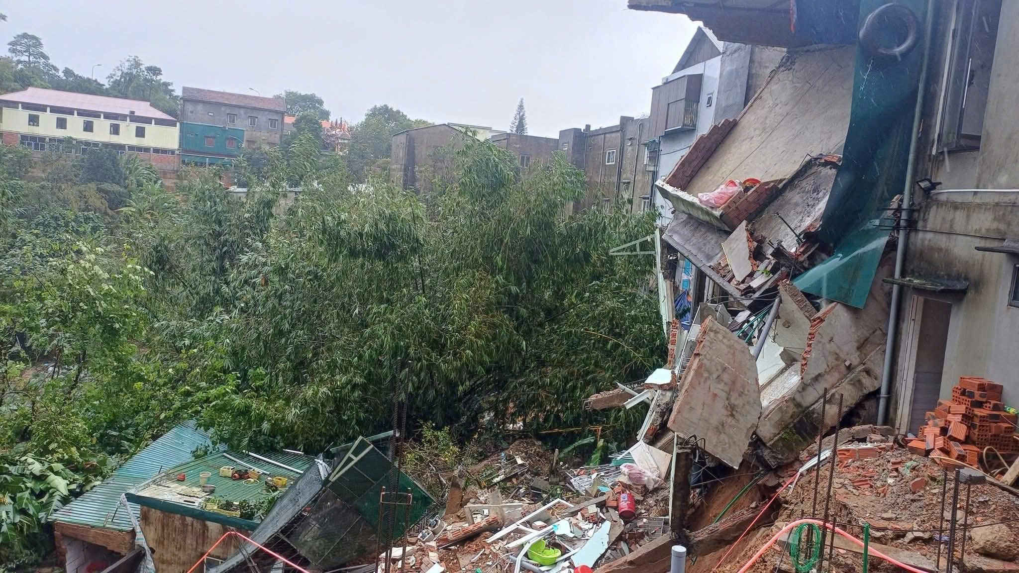 Quảng Trị: Di dời hàng trăm hộ dân khỏi khu vực sạt lở