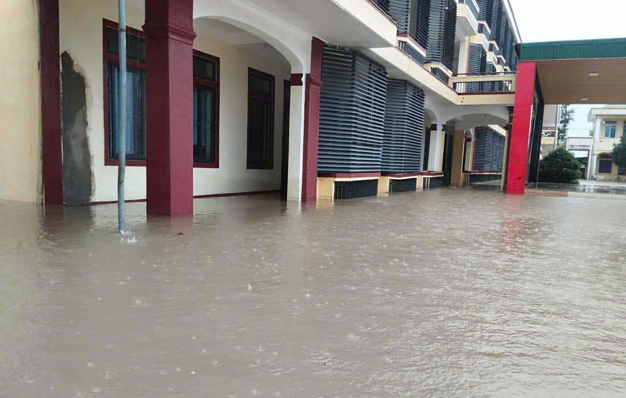 Hà Tĩnh: Gần 37.000 học sinh nghỉ học do mưa lũ