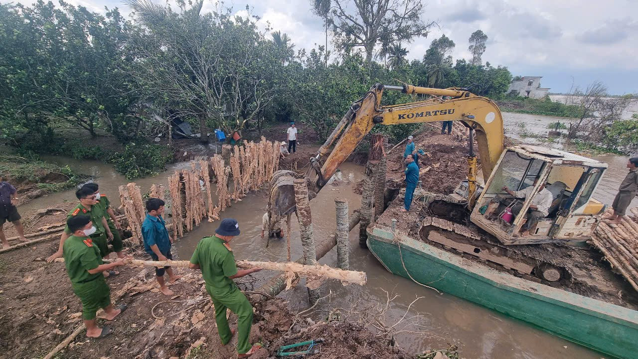 Vĩnh Long rà soát, gia cố các tuyến đê bao xung yếu, ứng phó triều cường