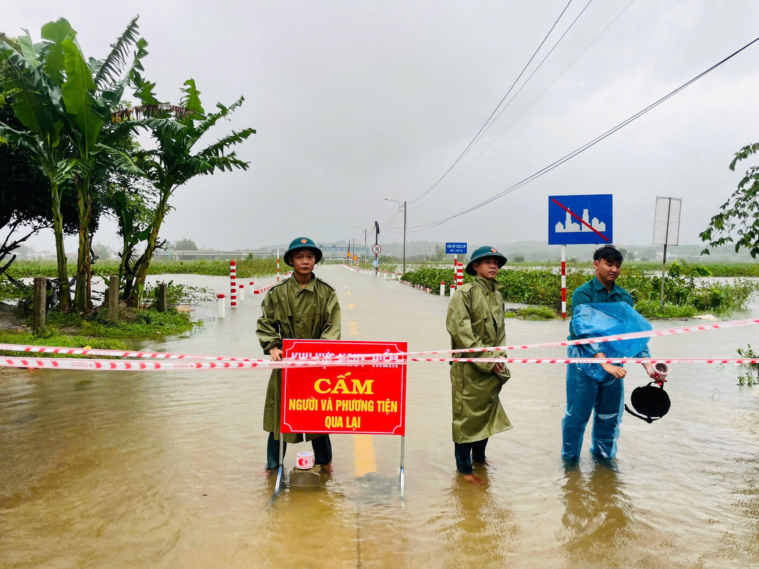 Quảng Ngãi: Tập trung ứng phó mưa lũ, bảo đảm an toàn cho người dân