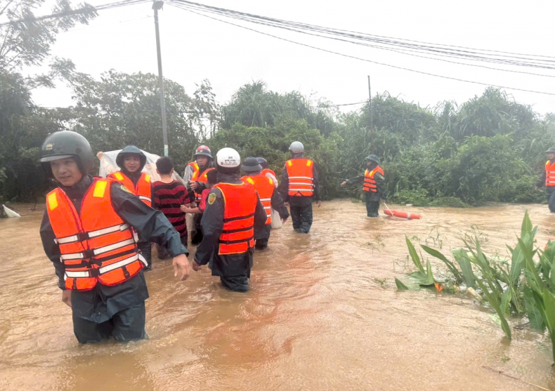 Huế: Chủ động ứng phó, bảo đảm an toàn cho người dân vùng mưa lũ