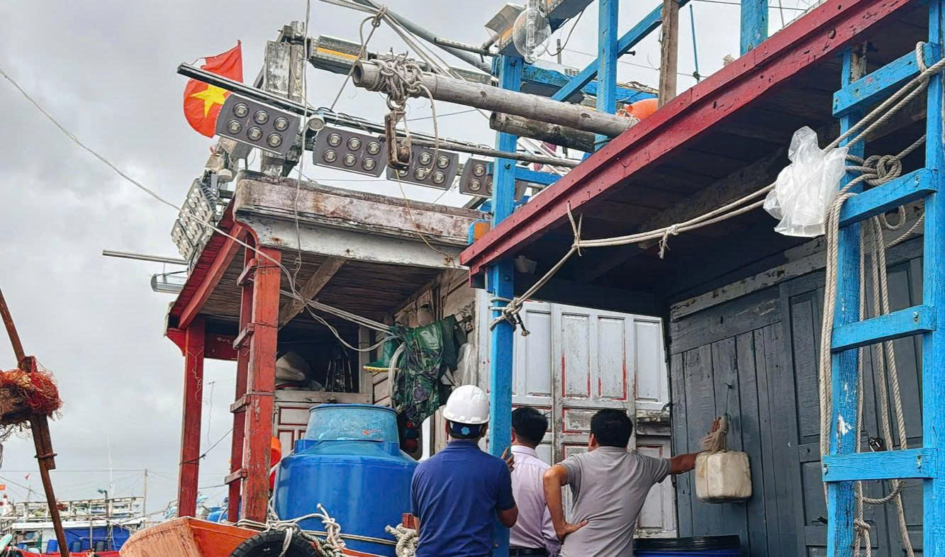 Ngư dân Quảng Trị ứng dụng đèn LED trong đánh bắt xa bờ 