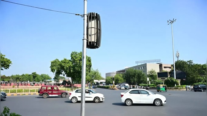 Ấn Độ lắp hệ thống trụ lọc không khí trên đường phố