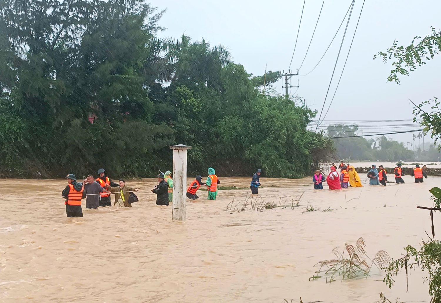 Khánh Hòa rà soát, hoàn thiện các phương án ứng phó với thiên tai