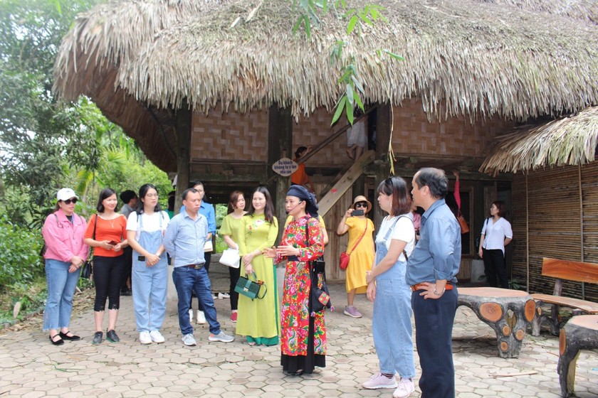 Khai thác lợi thế tài nguyên phát triển du lịch cộng đồng