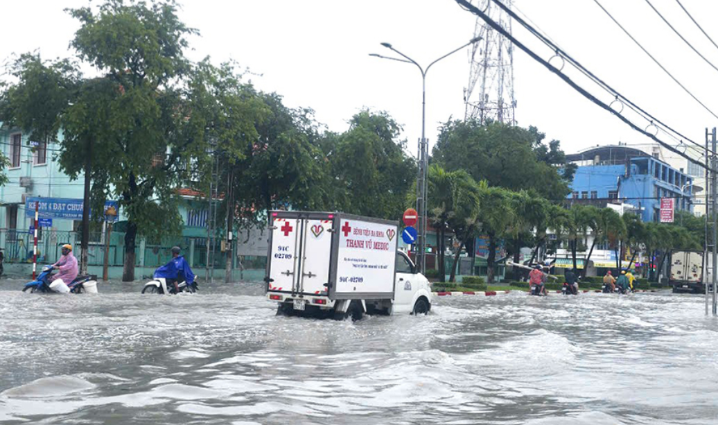 Cà Mau vận hành hệ thống thủy lợi ứng phó triều cường