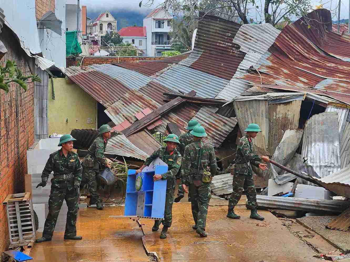 Lâm Đồng: Hỗ trợ 120 triệu đồng cho gia đình có nhà bị sập hoàn toàn do mưa lũ