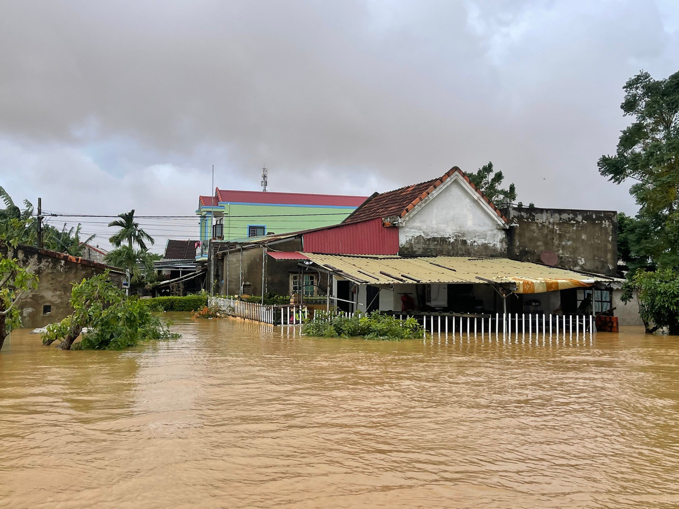 Rà soát địa hình, lựa chọn mẫu thiết kế nhà phù hợp chống bão lũ