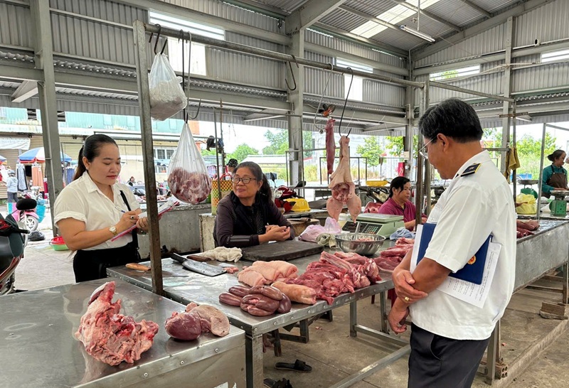 Minh Thạnh (TP. HCM): Tăng cường quản lý hoạt động giết mổ, kinh doanh sản phẩm động vật