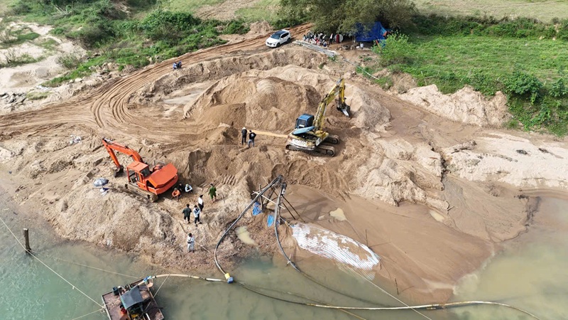 Quảng Trị: Tiếp tục điều tra, củng cố hồ sơ xử lý vụ khai thác cát trái phép