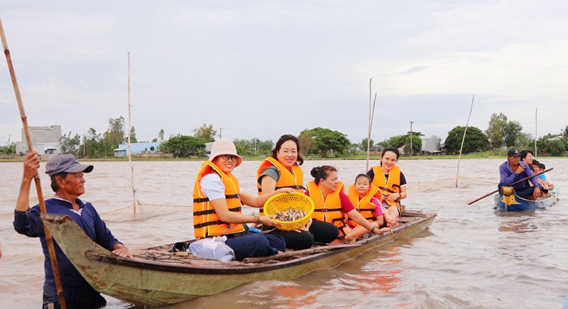 Nhân rộng mô hình nuôi trữ cá gắn với du lịch tại Đồng Tháp