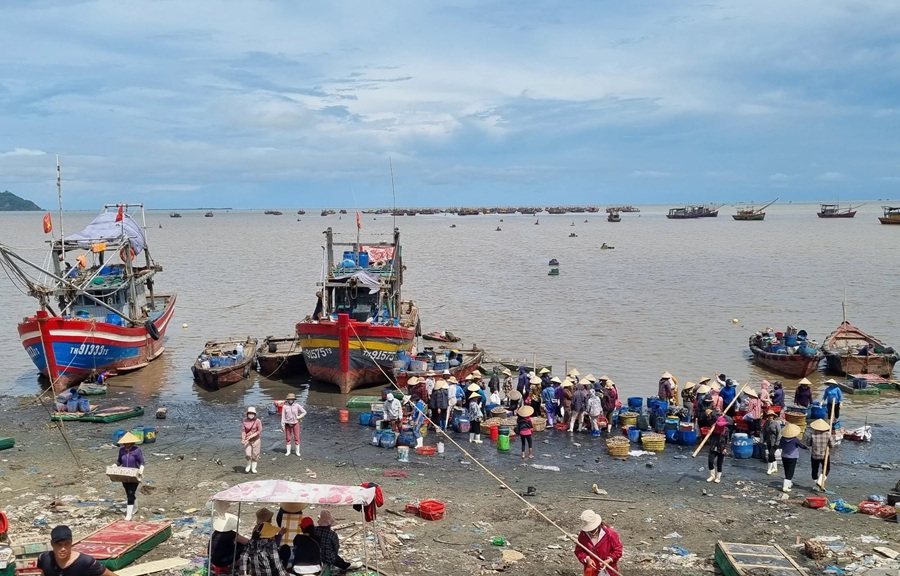 Thanh Hóa tăng cường quan trắc, kiểm soát ô nhiễm môi trường biển