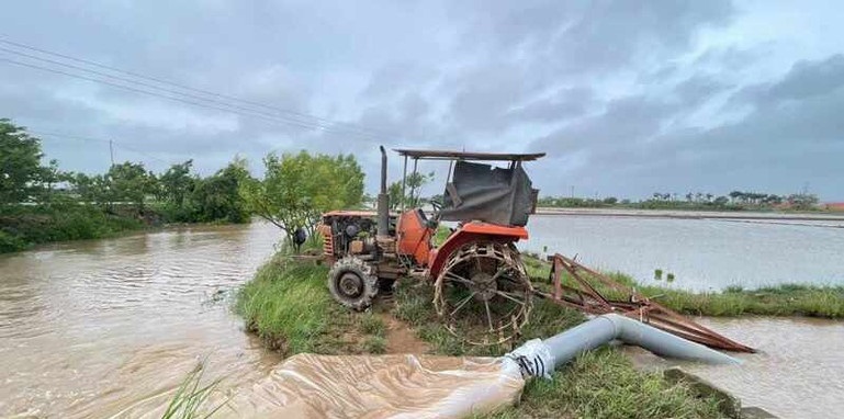Ứng phó với bão số 9: Chủ động tiêu úng, bảo vệ sản xuất nông nghiệp vụ Mùa