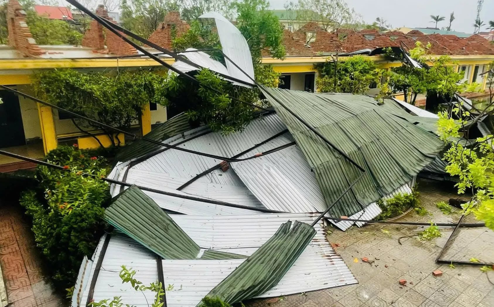 Hà Tĩnh tập trung khắc phục thiệt hại do bão số 10