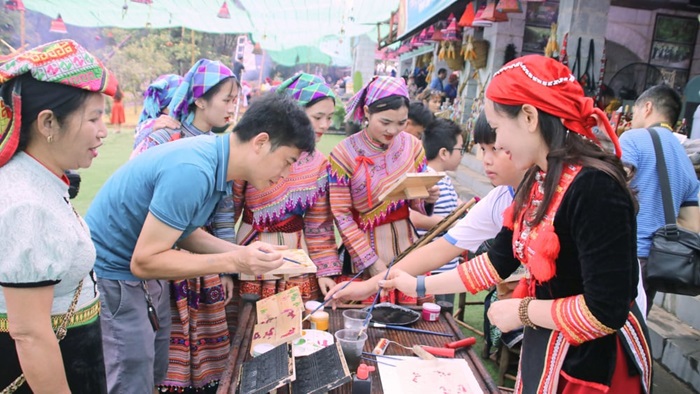 Ba Chẽ (Quảng Ninh): Kết nối tiêu thụ nông sản tại Chợ phiên văn hóa vùng cao