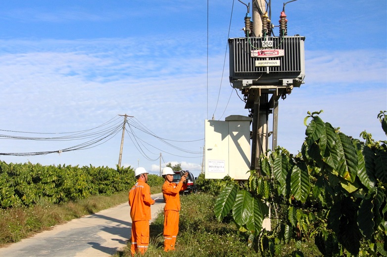 Điện lực Hòa Bình đảm bảo cấp điện ổn định trong cao điểm nắng nóng