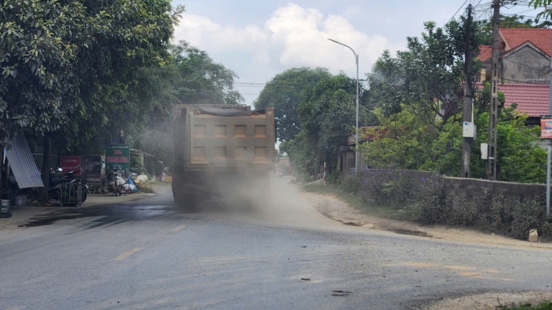 Thanh Hóa: Nhiều bất cập trong hoạt động khai thác và vận chuyển đất san lấp (PV)