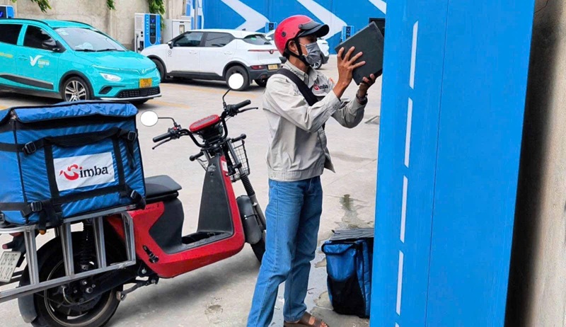 Thành phố Hồ Chí Minh triển khai lắp đặt tủ đổi pin xe máy điện trên vỉa hè