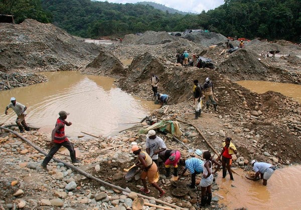 Peru dừng hoạt động khai thác vàng ở khu vực Pataz