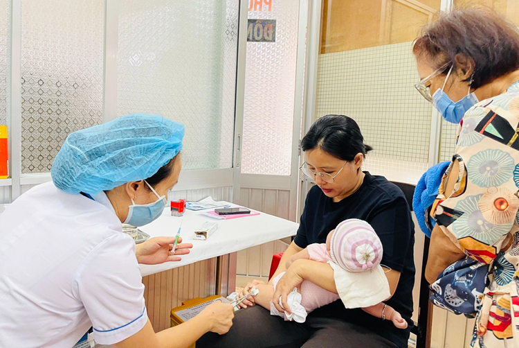 TP. HCM: Đề xuất tiêm vaccine sởi cho trẻ từ 6 tháng tuổi