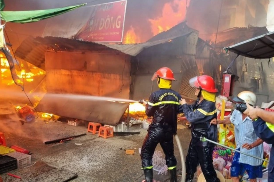 Hoàng Mai (Hà Nội): Cháy nhà khiến 3 người tử vong