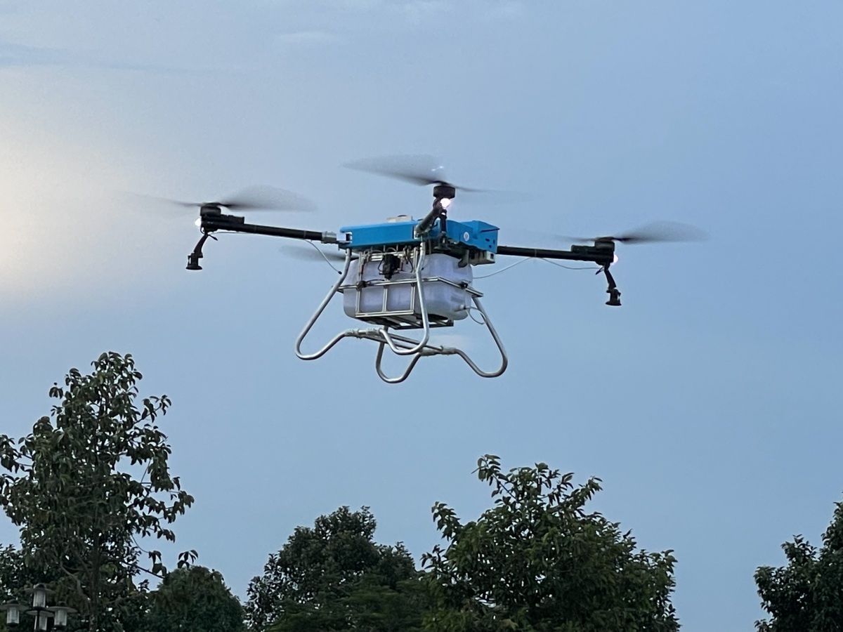 Nghiên cứu, phát triển drone chăm sóc cây nông nghiệp trên diện tích lớn