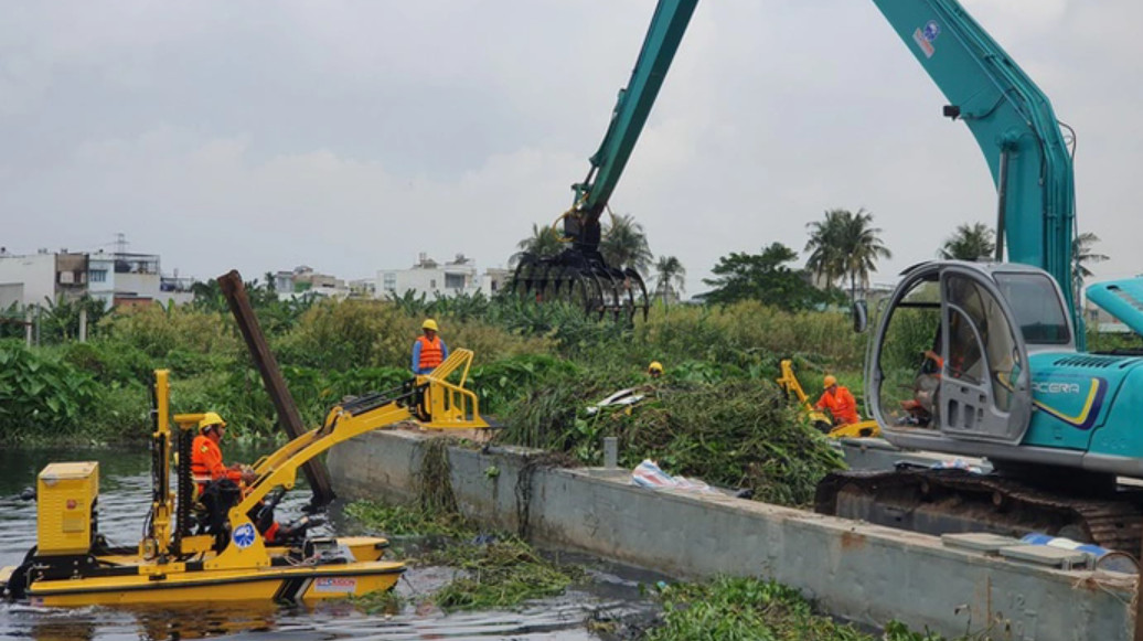 TP. HCM: Đề xuất chi hơn 3,7 tỷ đồng thu gom rác trên sông Sài Gòn