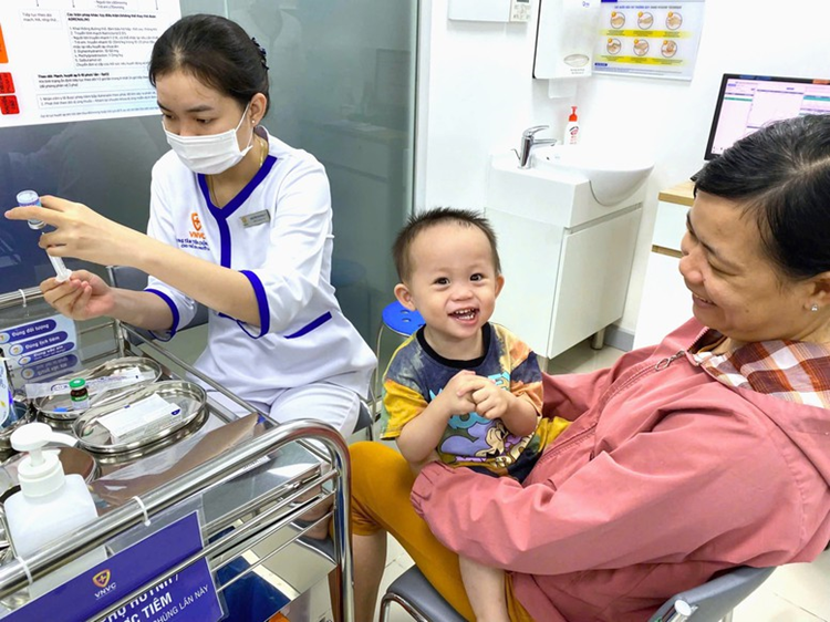 TP. HCM: Bổ sung 2 nhóm đối tượng tiêm vaccine chống dịch sởi