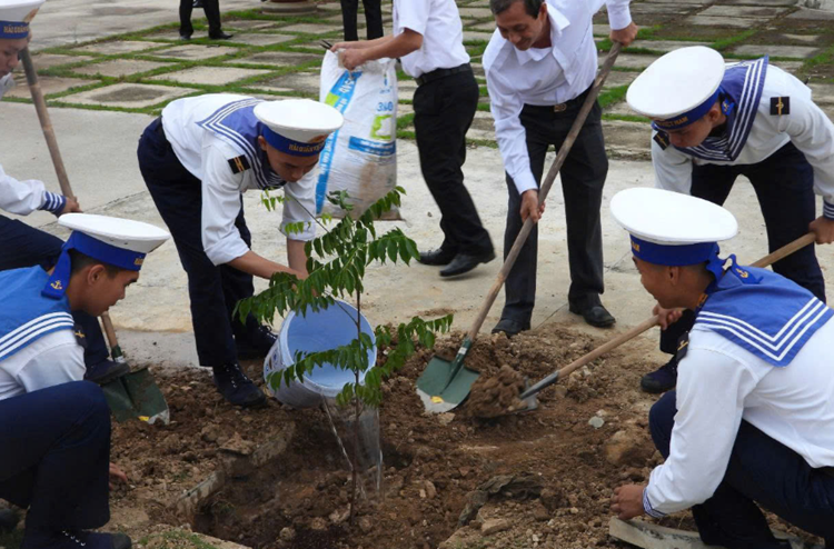 Hội Bảo vệ Thiên nhiên và Môi trường TP. HCM thăm Trung đoàn 251, Vùng 2 Hải quân