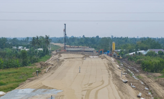 Công trình trọng điểm khu vực ĐBSCL: Hướng dẫn, xử lý ngay những khó khăn về vật liệu xây dựng